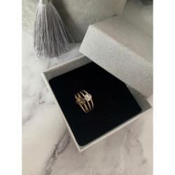 1048 Pierścionek obrączka roz 7/17 8/18 kamienie