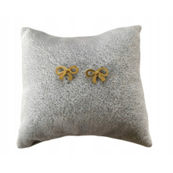 Złote kolczyki wkrętki...