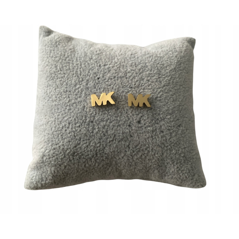 547 Kolczyki wkrętki sztyfty literki MK stal 316