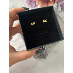 547 Kolczyki wkrętki sztyfty literki MK stal 316