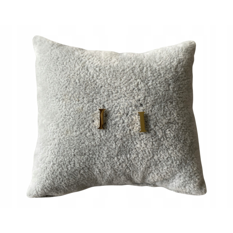 Kolczyki wkrętki sztyfty literki litery I stal 316