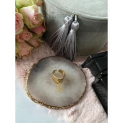 1196 Szeroka obrączka z LITERKĄ K roz 7/17 8/18