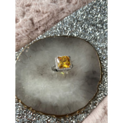 554 Pierścionek duże złote żółte oczko cyrkonia